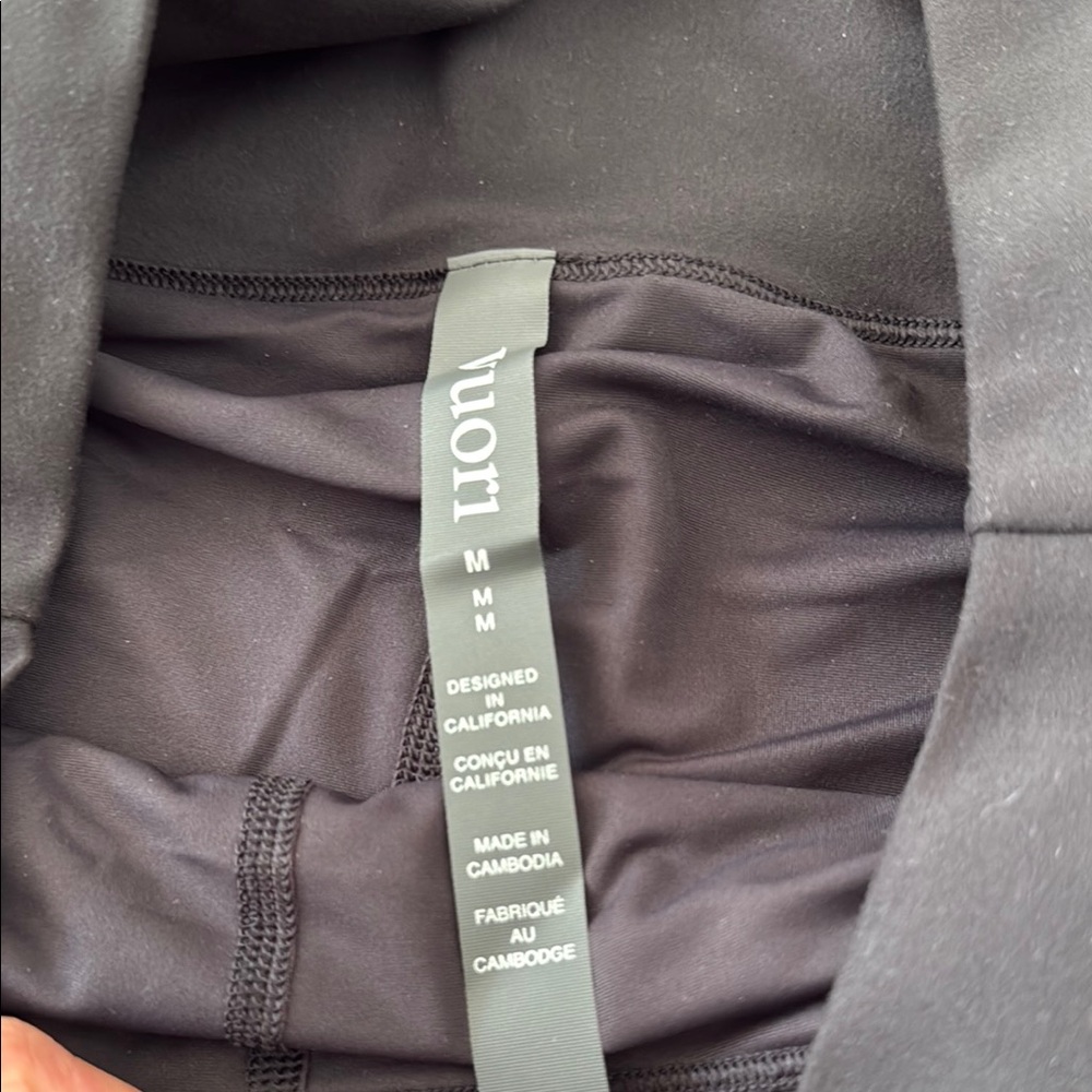 BNWT Vuori Black baseline Skirt 14.5” with Built-In Short - M - Picture 3 of 5
